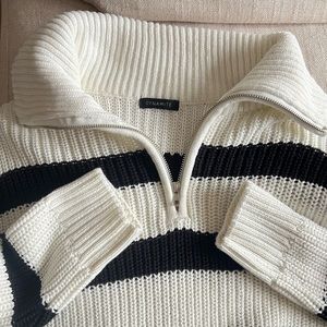 Dynamite Mock Neck Zip Sweater in size XS. Looks new.